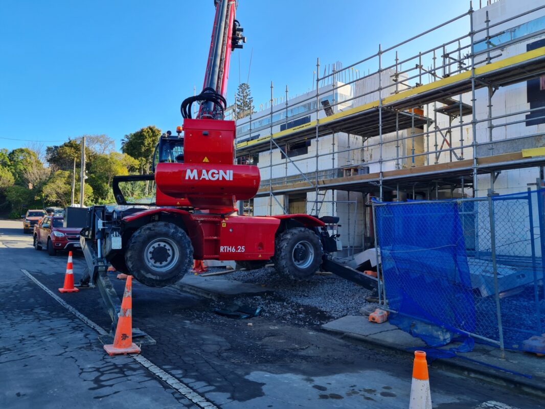 Auto Levelling Telehandler Stabilisers