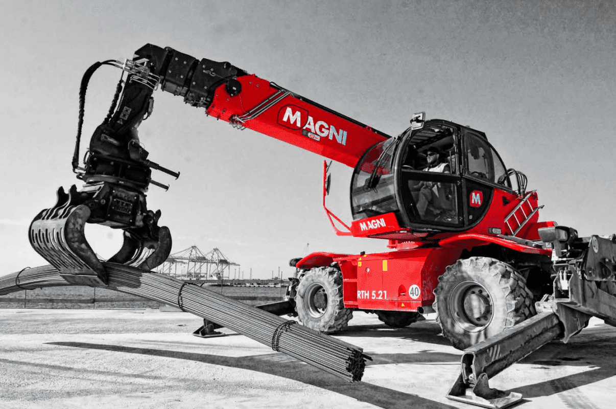 Magni RTH5.21 Telehandler with Grapple Attachment