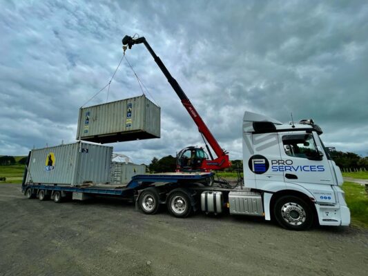 Telehandler loading Containers with 6 ton winch