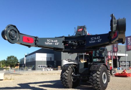 Telehandler 50 ton with wheel clamp